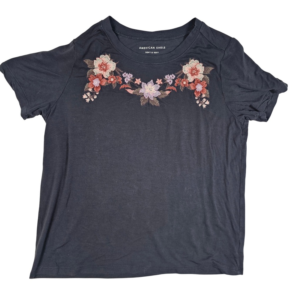 American Eagle Soft & Sexy Gray Floral Embroidered Short Sleeve T-Shirt Small